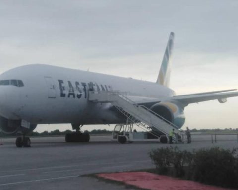 The United States returns 232 irregular migrants to Cuba, double what it usually deports per month