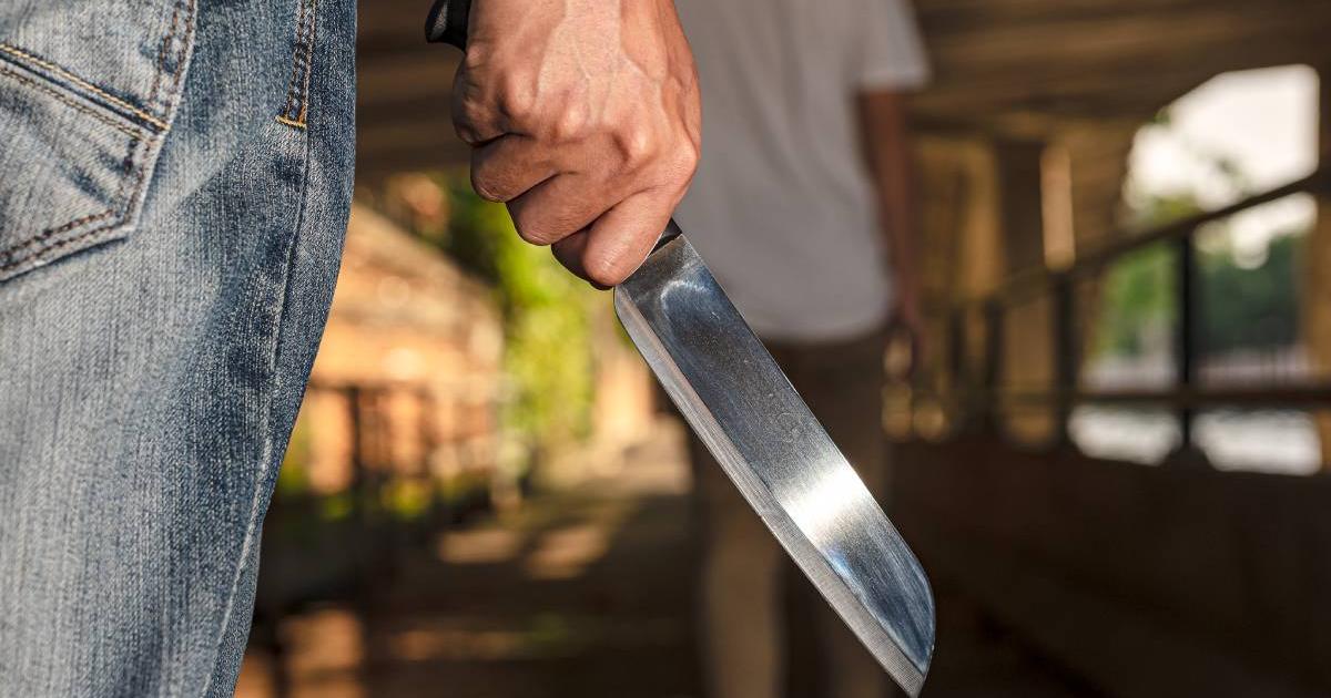 The authorities captured an individual who attacked a man with a knife inside the Espiritú Sa church