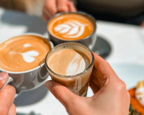 The cafeteria that is in a classic building in Santiago and is ideal to go with friends