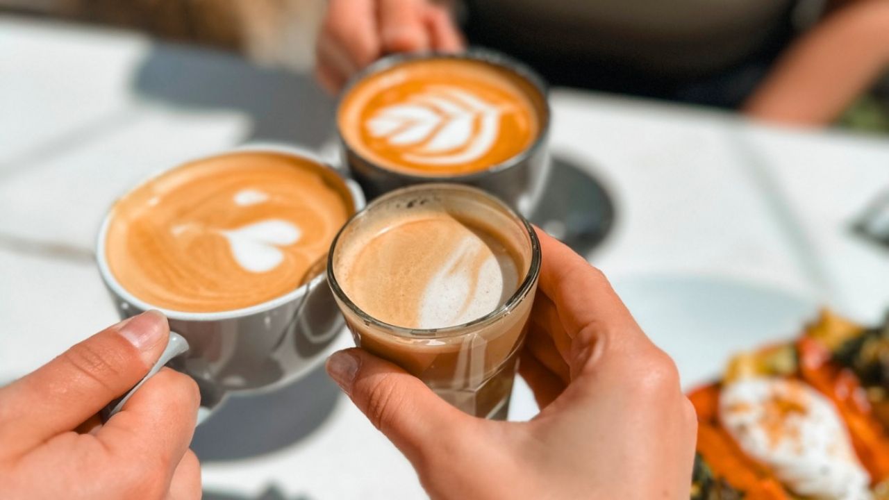 The cafeteria that is in a classic building in Santiago and is ideal to go with friends