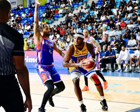 El campeón lo hace otra vez: Mauricio Báez avanza a su novena final seguida de basket distrital