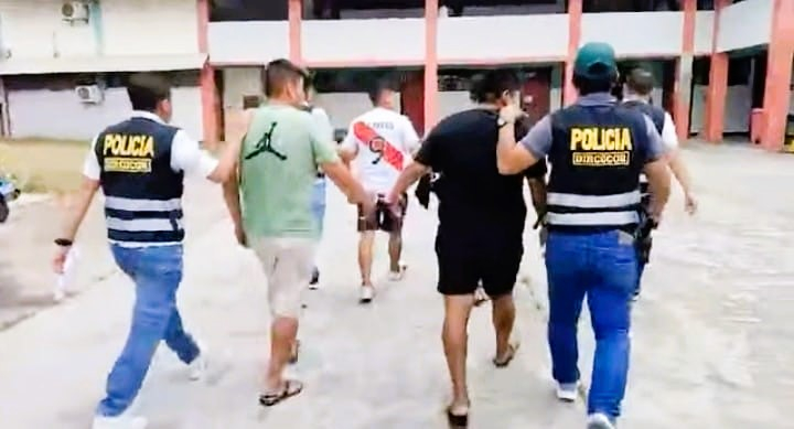 The disappearance of 2 AKM rifles is now added to the arrest of 8 police officers