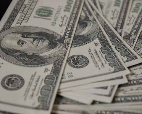 The dollar stops its fall and rises again in the informal market of Cuba