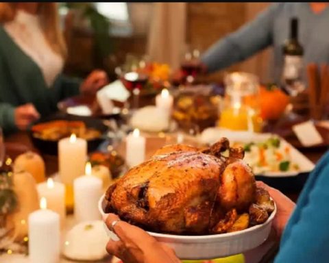 The empty chairs at the Thanksgiving table of Venezuelan families in the United States