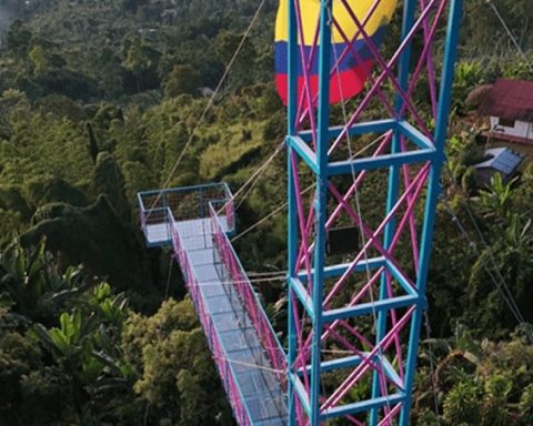 Puente de Cristal en Viotá, Cundinamarca.