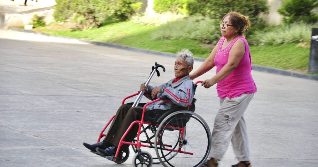 The money that Mexico allocates to care is half of what the ILO recommends