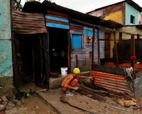 The regime qualifies as "positive" the work of the Catholic Church to deliver donations after Melissa