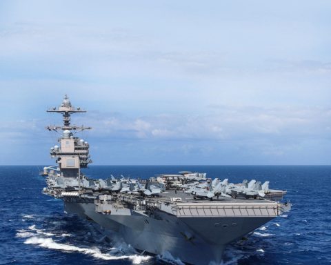 USS Gerard Ford, el inmenso portaaviones estadounidense sacado del Mediterráneo para el golpearse el pecho en la mar interior americana.  ARCHIVO