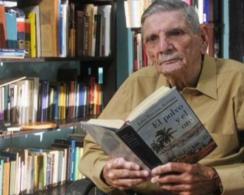 The writer Julio Travieso Serrano dies in Havana, at the age of 85