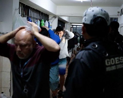 There are 7,065 people over 60 years of age in prisons