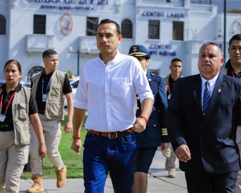 They criticize that the Ministry of Energy and Mines does not rule on the Reinfo