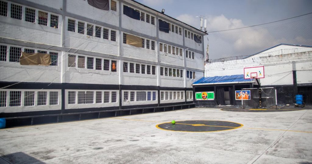 They find cell phones, knives and drugs in a mega operation in the Palmira prison