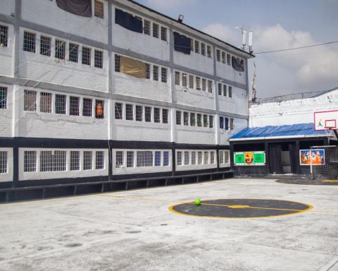 They find cell phones, knives and drugs in a mega operation in the Palmira prison