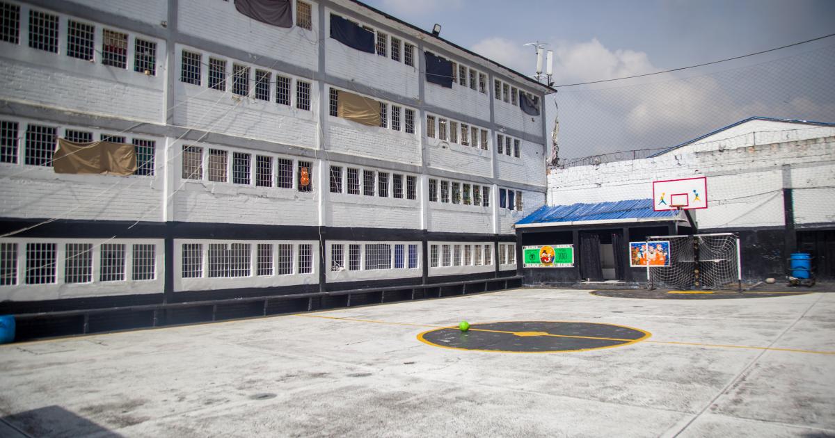 They find cell phones, knives and drugs in a mega operation in the Palmira prison