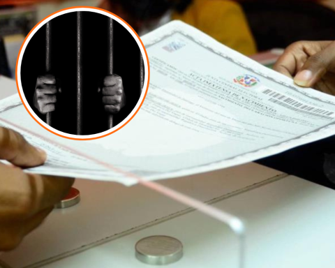 They impose preventive detention on a former Civil Registry official and accomplice accused of falsifying records to appropriate land
