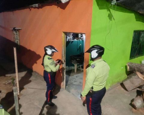 They investigate the death of two teenagers due to alleged viral challenges