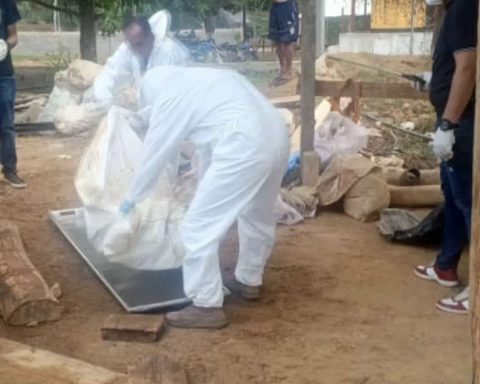 They recover the body of the last miner boarded up in El Callao