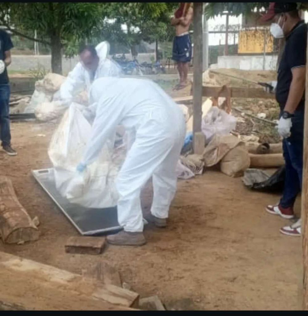 They recover the body of the last miner boarded up in El Callao