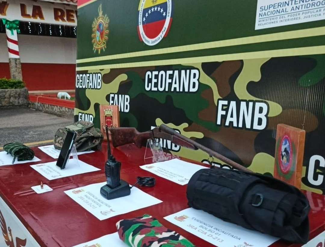 They seize 2 rifles from members of the Los Zacarías gang