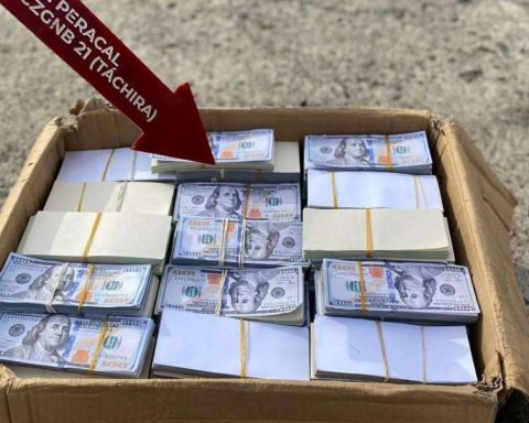 They seized 10,200 counterfeit dollars