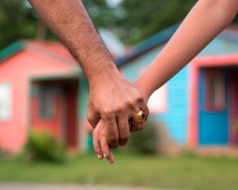 They warn that early unions persist in the DR despite prohibitions