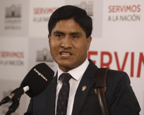 They withdraw a bill that required a professional title for content creators