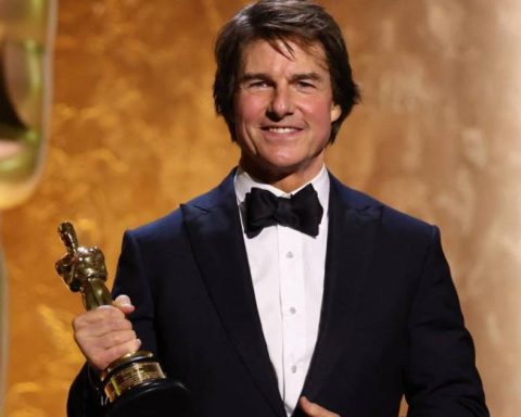 Tom Cruise receives an honorary Oscar at the 2025 Governors Awards