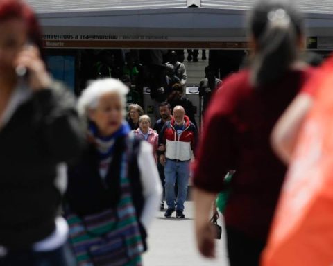 TransMilenio will suspend service at Portal Américas and Biblioteca Tintal on the festive long weekend of November 15