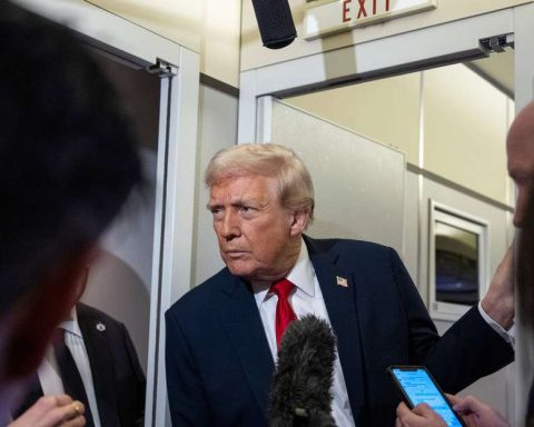 Trump confirms phone call with Maduro