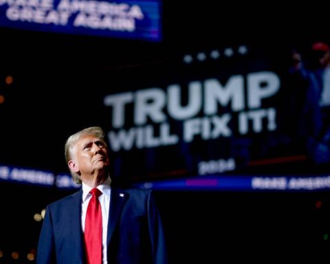 Trump denies that the US is preparing an imminent attack against military objectives in Venezuela