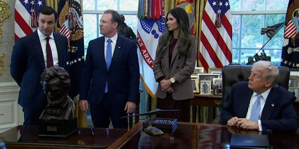 Trump opens the door to US anti-drug attacks in Mexico and to talk with Maduro