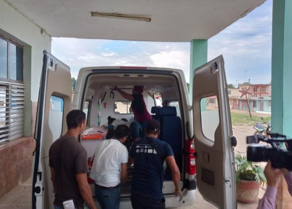 Two dead and twenty injured after a bus overturned on the National Highway