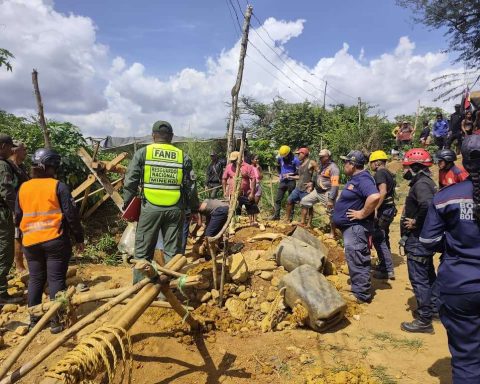 Two miners trapped in the El Callao mine are rescued alive