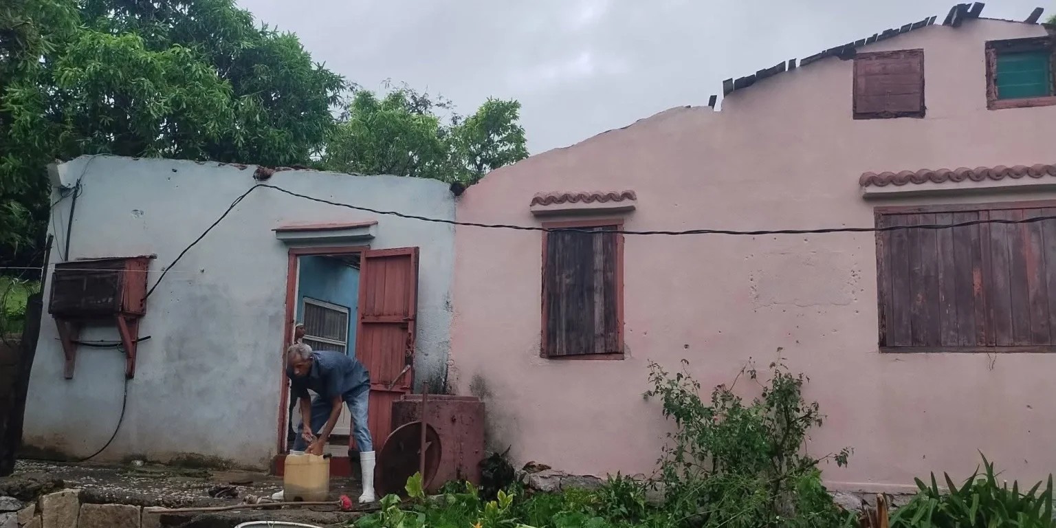Una vivienda en El Caney, Santiago de Cuba, afectada por el huracán Melissa