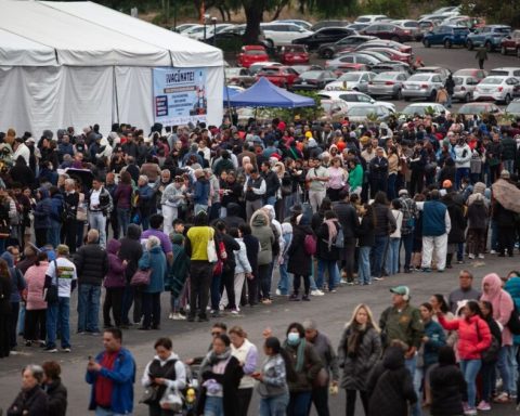 UNAM cancels mega vaccination day after attack on staff