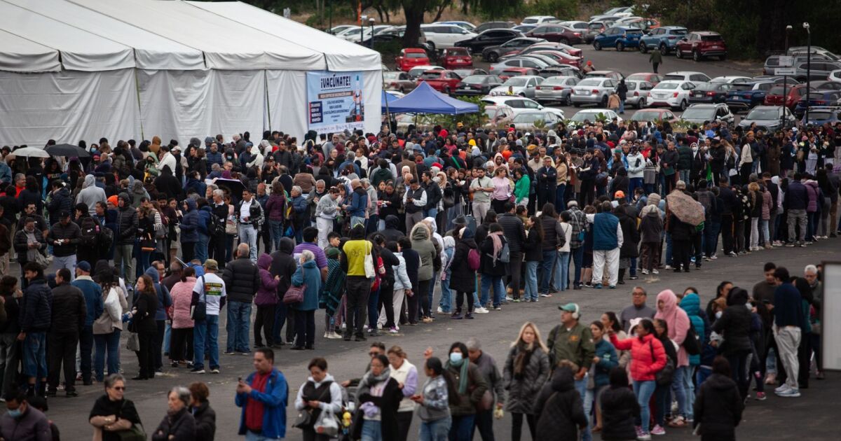 UNAM cancels mega vaccination day after attack on staff