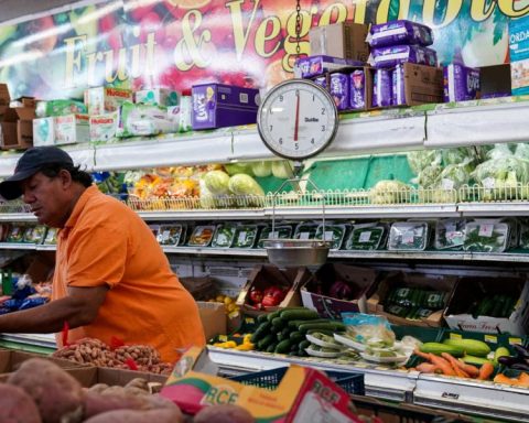 US retail sales miss expectations in September