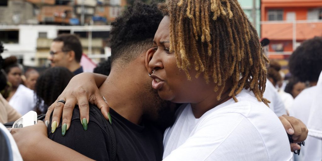 Under factions and operations, the favela population experiences trauma and falls ill