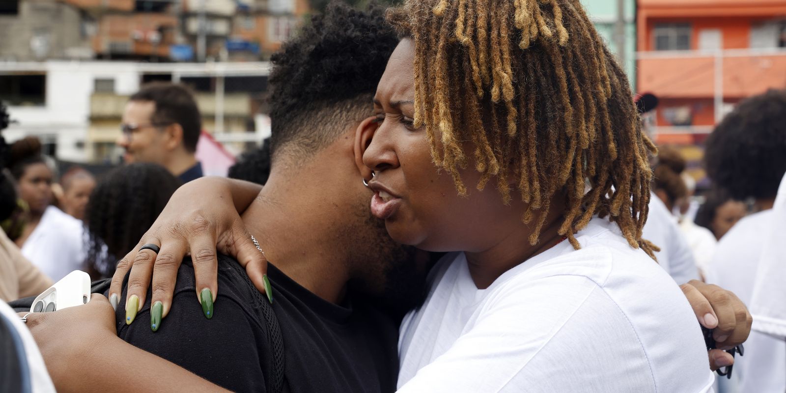 Under factions and operations, the favela population experiences trauma and falls ill