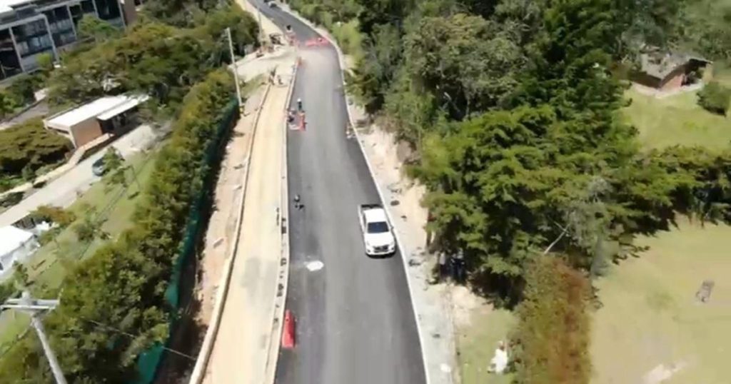 Urgent intervention on the Autopista-San Luis road after loss of banking