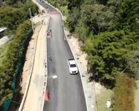 Urgent intervention on the Autopista-San Luis road after loss of banking