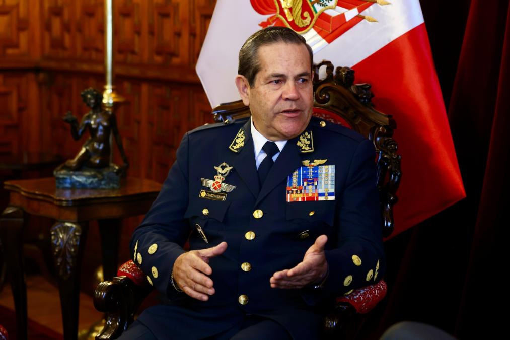 [VIDEO] War planes: General Commander of the FAP retires