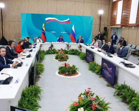 Venezuela and Russia sign 42 new agreements