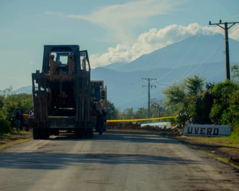 Venezuela sends electricity and road specialists to Cuba to help in hurricane recovery