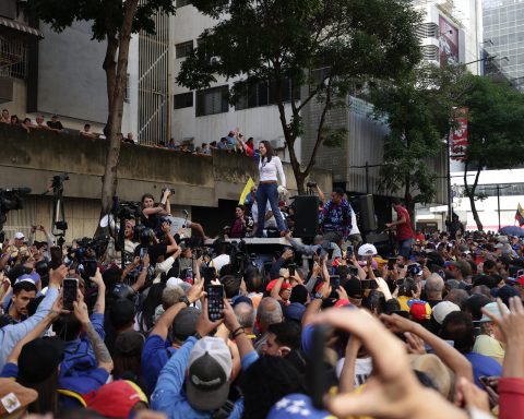 Vente Venezuela calls for a world march on the eve of the awarding of the Nobel Peace Prize to María Corina Machado
