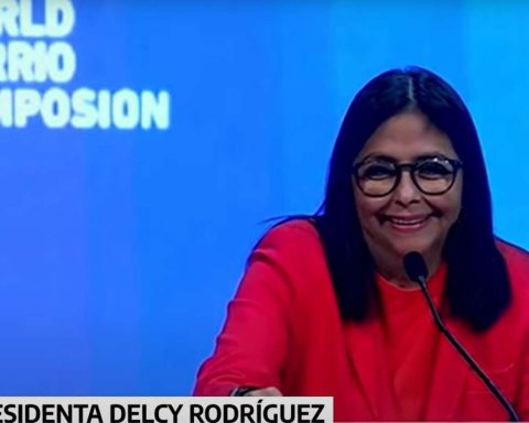 Vice President installs the First World Neighborhood Symposium