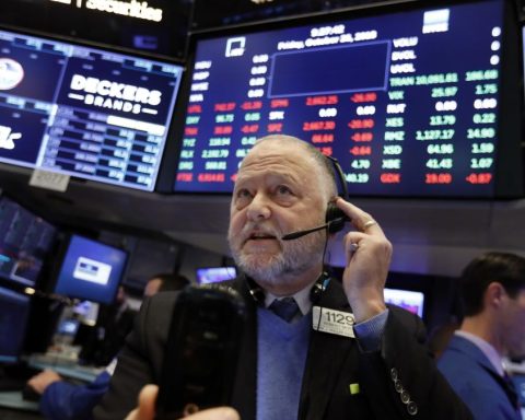 Wall Street Stocks Rise on Hopes AI Boom Not a Bubble