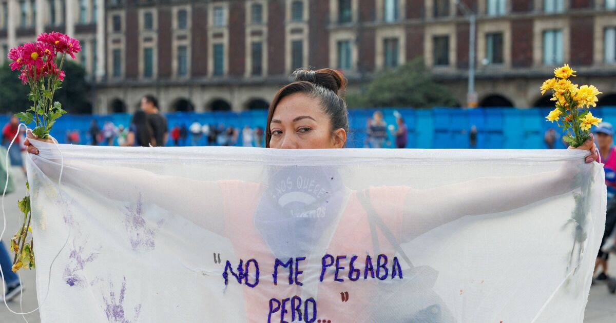 ''We love each other alive!'' cry out groups marching against gender violence