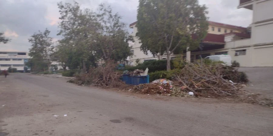 El huracán Melissa afectó a más de 800 escuelas (entre ellas, 84 con daño total en la cubierta y 17 derrumbes totales)