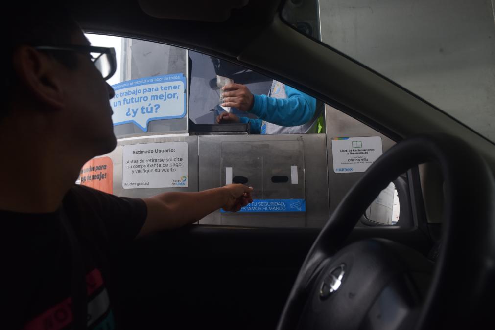 What effects does the New York Court order have for Peru to investigate Rutas de Lima funds?